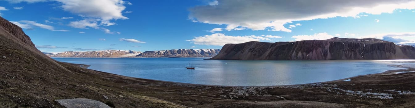 Coast of Spitsbergen, Lomfjorden/Faksevågen