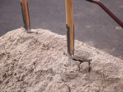 spade in the sand mountain