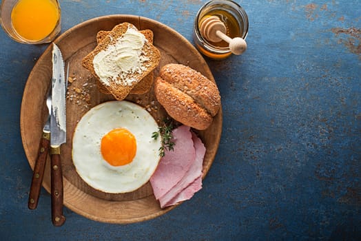 Breakfast meal of fried egg and ham on table top view. Healthy breakfast food.