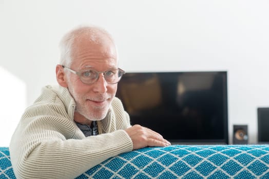 Senior man with grey hairs wearing eyeglasses