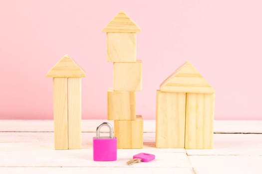 The wooden cubes are lined in the form of houses, next pads and keys. The concept of orend housing.