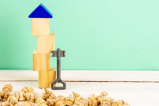 Shell-stocked in a bunch, there is room inside for a message and wooden cubes are lined in the shape of houses with pads and keys. The concept of renting a home.