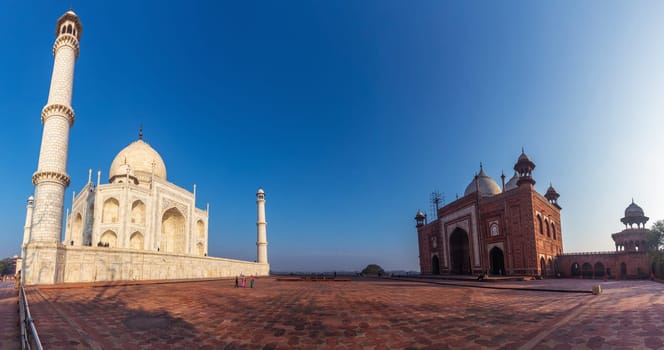 Taj Mahal and Mehmaan Khana, Agra, Uttar Pradesh, India.