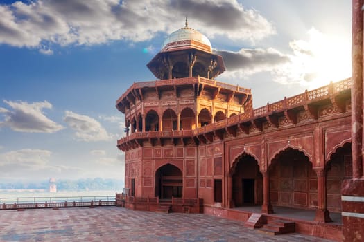 Mosque in Taj Mahal complex in India, Uttar Pradesh, Agra.
