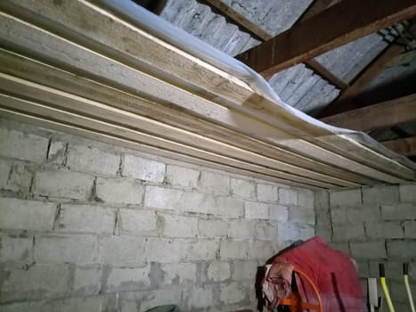 Hemming the ceiling with boards. Ceiling construction.
