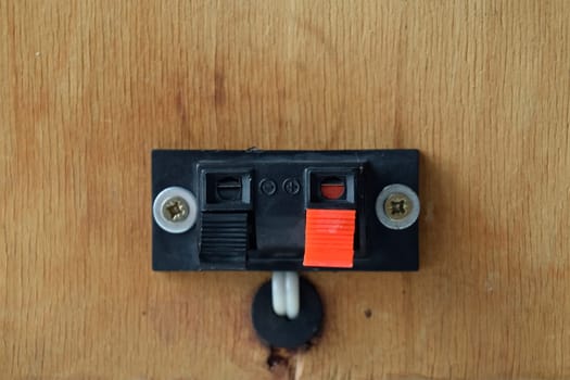 The back of the speakers. Terminals for attaching speaker wires to the speaker. Column speaker 15AS-208. Vintage Soviet bookshelf acoustics.