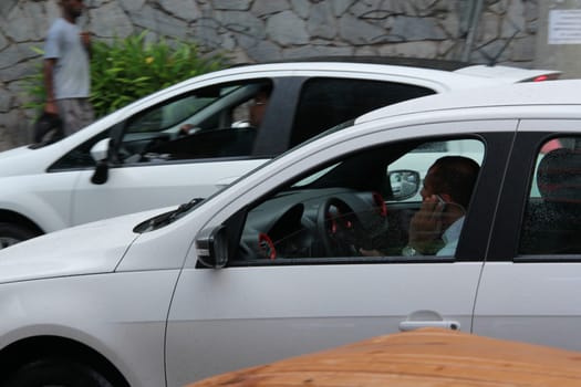 salvador, bahia / brazil - octuber 5, 2012: Driver is seen using the mobile device while driving in the city of Salvador .