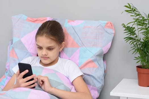 Girl dialing an email in a mobile phone