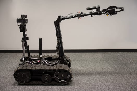 Search and rescue robot unit with tracks
