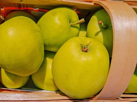 Apples on market