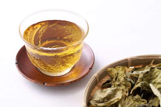 tea of persimmon leaves, herbal medicine on white background