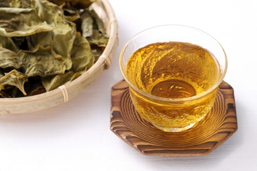 tea of persimmon leaves, herbal medicine on white background