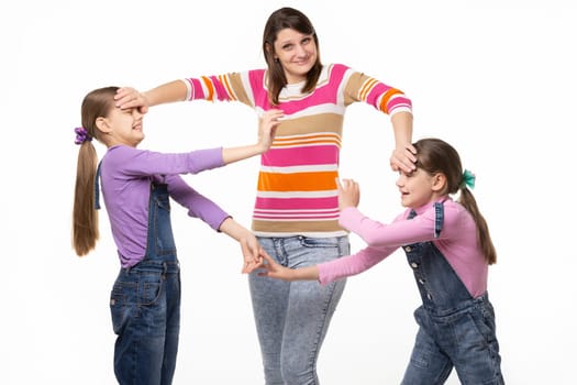 A woman cannot calm two fighting girls
