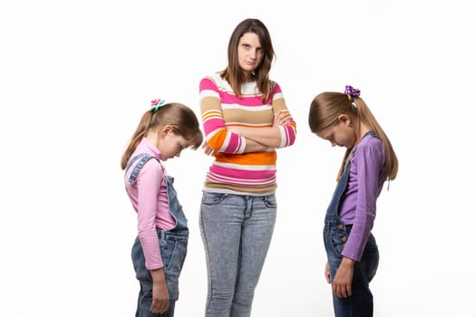 Mom scolded her daughters, they are ashamed