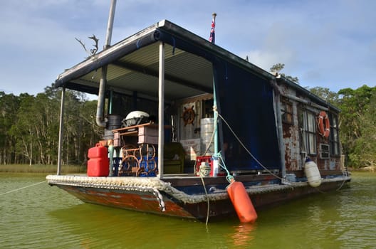 visit from the houseboat in nuranie