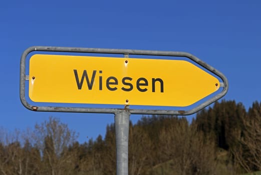 Traffic sign meadows. Here it goes in the direction of Wiesen
