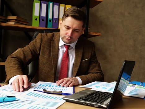 Analyst works with information and analyzes charts.