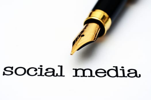 Fountain pen on social media