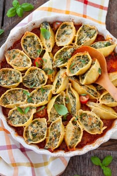 Filled shell pasta with ricotta and spinach in tomato sauce