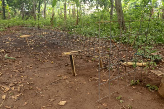 Deformed steel fastened with steel wire, Wire truss scheme for making beam structures. Construction rebar steel work reinforcement in concrete structur. Using steel wire for securing steel bars.