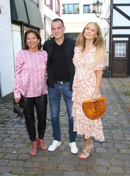 Claudia Obert, Jenny Elvers with son Paul Jolig,.during the  Golden Things meets Pink Carpet" pre-closing Finissage at Studio 28   Hamburg"