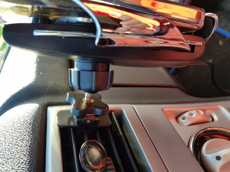 Smartphone with a screen on the dashboard of a spot car
