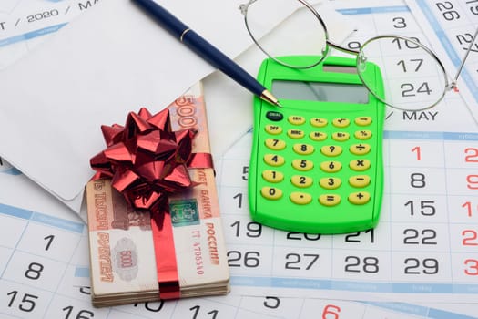Gift for the future headman, a bundle of money with a red bow