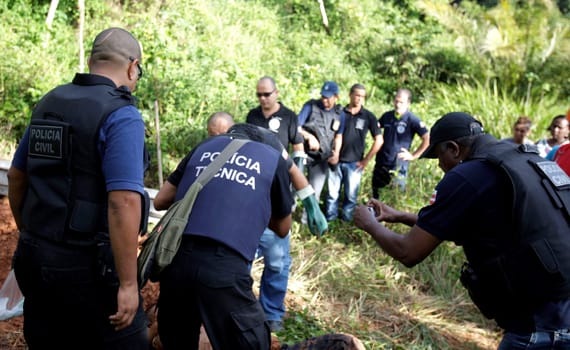 salvador, bahia / brazil - august 24, 2015: civil police investigators are investigating a person murdered in the bush area in the city of Salvador.