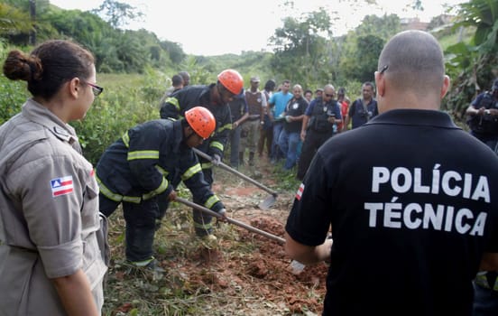 salvador, bahia / brazil - august 24, 2015: civil police investigators are investigating a person murdered in the bush area in the city of Salvador.
