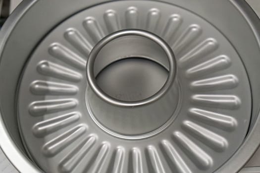 Baking cake metal form ring shape device