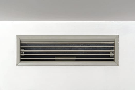 Air duct ventilation grille opening