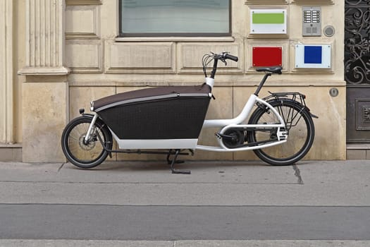 Transport bicycle with big cargo box