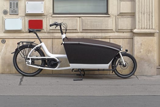 Transport bicycle with big cargo box