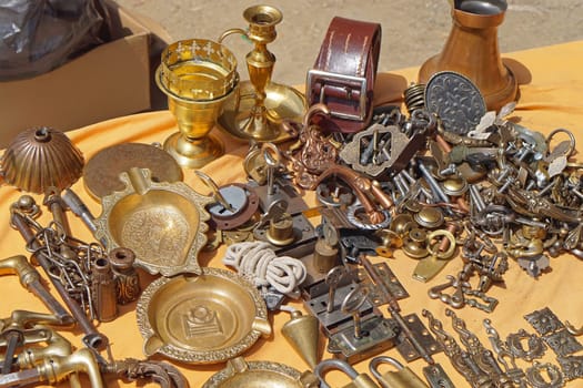 Antique bronze and brass objects for sale at flea market