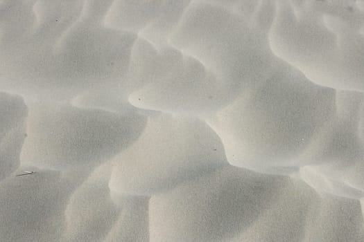 a wavy pattern in beige sand.