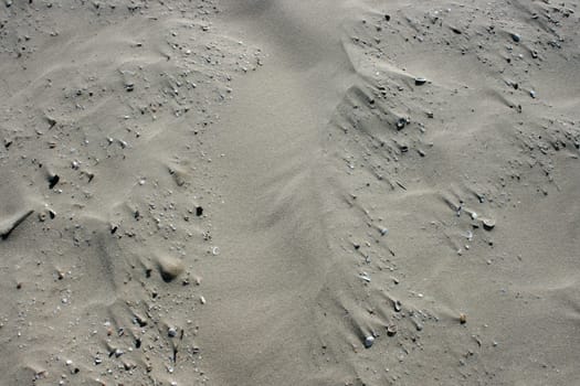 a wavy pattern in beige sand.