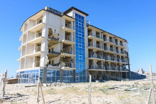 Destruction of a hotel complex recognized as illegal construction by a court decision