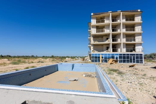 Illegal construction on the coastal side, demolition of the hotel building