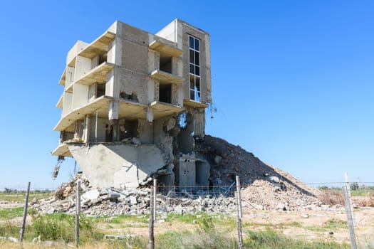 Illegal construction on the coastal side, hotel demolition