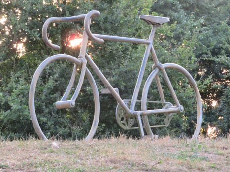 great metal bike ornament to run the tour of France