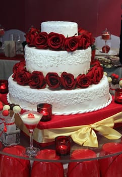 Delicious decorated wedding cake