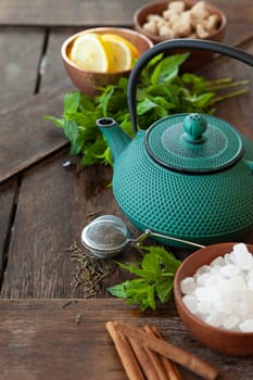 Making delicious tea with fresh mint leaves and sugar cubes