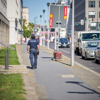 Armed police officer to reinforce the police presence in the city centre of Berlin