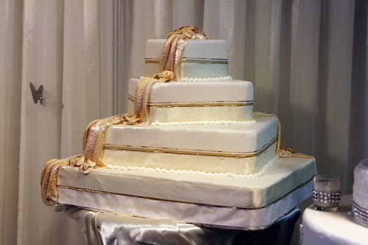 Delicious decorated wedding cake