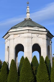 The octagonal Stiebermausoleum is located in the public Stieberpark in the Middle Franconian town of Roth near Nuremberg.