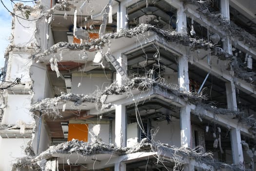 A house is dismantled and recycled.