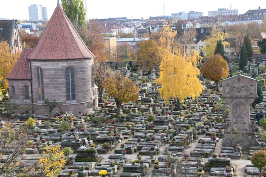 In the Nuremberg district of St. Johannis is the Johannisfriedhof. In 1513-1515 the wooden clog chapel was built. The Stations of the Cross of Adam-Kraft were built in 1506-1508.
