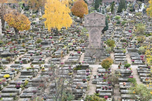 The historic St. John's Cemetery in Nuremberg is visited by many tourists from all over the world. The Stations of the Cross of Adam-Kraft were built in 1506-1508. Worth seeing are the bronze epitaphs