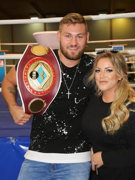 Tom Schwarz SES boxing with girlfriend Tessa