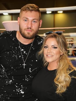 Tom Schwarz SES boxing with girlfriend Tessa